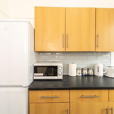 Room In Anfield Ливърпул Екстериор снимка