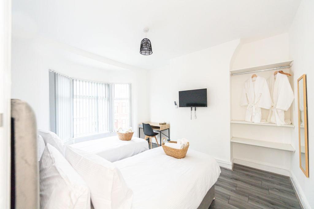 Room In Anfield Ливърпул Екстериор снимка